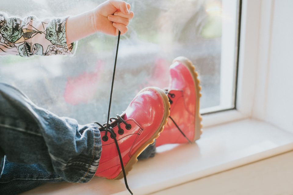 Child tying shoes