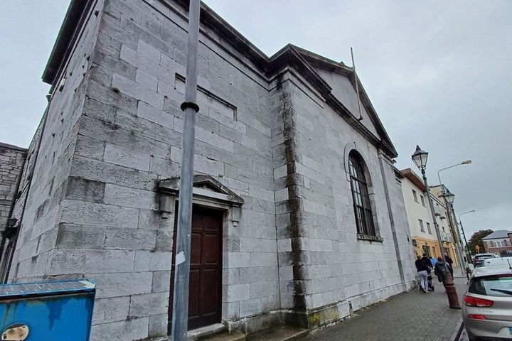 Kerry man found drunk on side of road in Cork said he was walking home to Tralee, over 80kms away