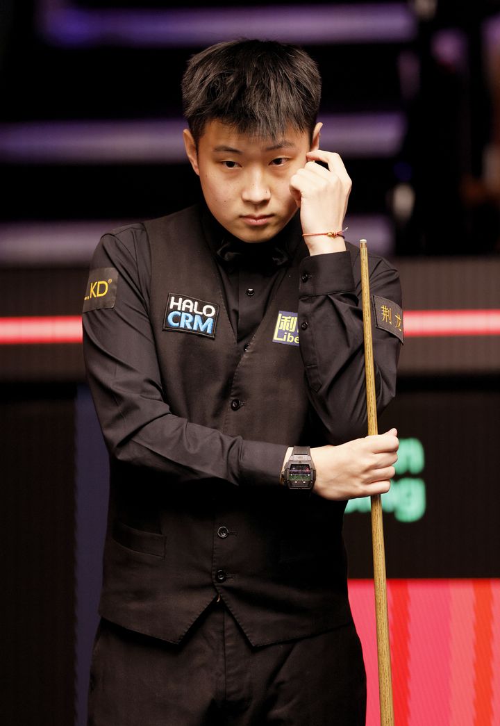 Zhao Xintong kicks off World Snooker Championship defence by edging past Liam Highfield