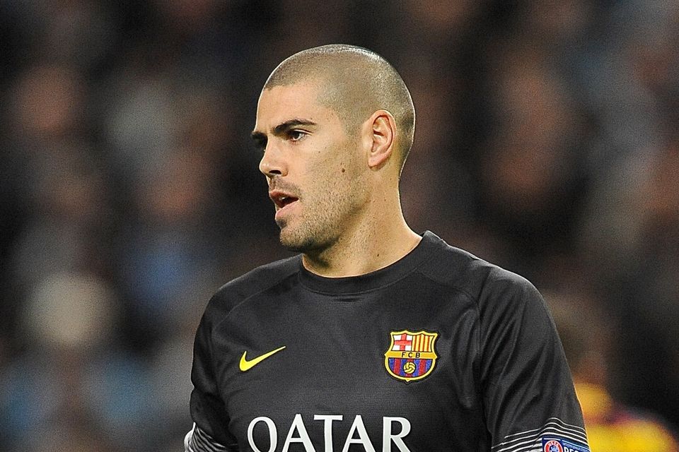 Victor Valdes is to continue his recovery from a knee injury with Manchester United before training with the first team