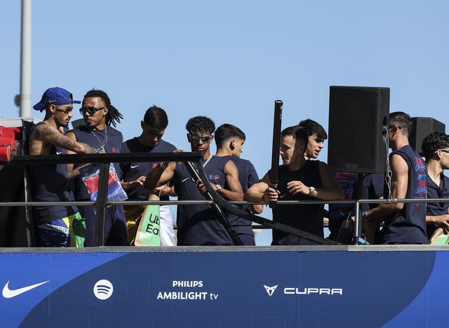 Barcelona’s Lamine Yamal flies Palestine flag at title party and taunts Real Madrid