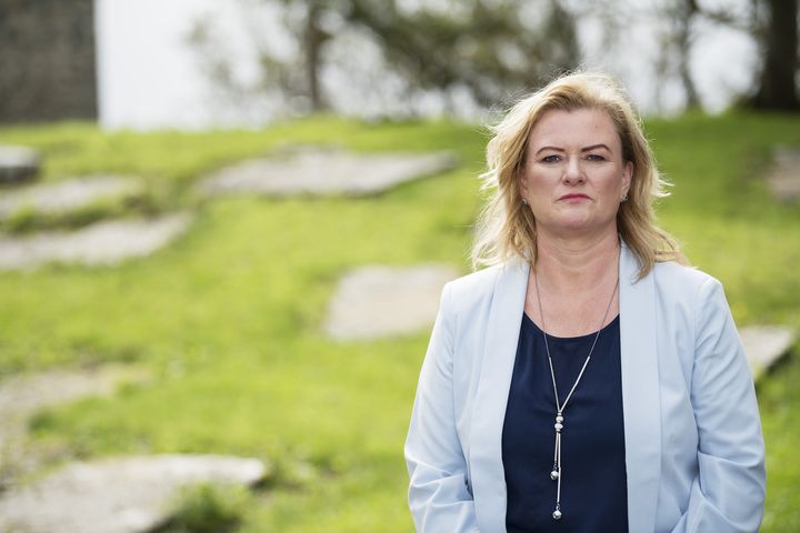 Máirín Ní Ghadhra: Dúshláin bhreise le sárú ag páirtithe an rialtais de bharr fhearg an phobail