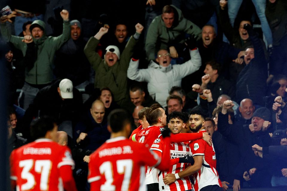 Ricardo Pepi du PSV Eindhoven célèbre son troisième but avec Ismael Saibari. REUTERS/Piroschka Van De Wouw IMAGES TPX DU JOUR