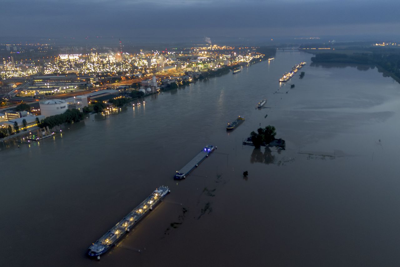 Body of fifth victim recovered from submerged car after flooding in ...