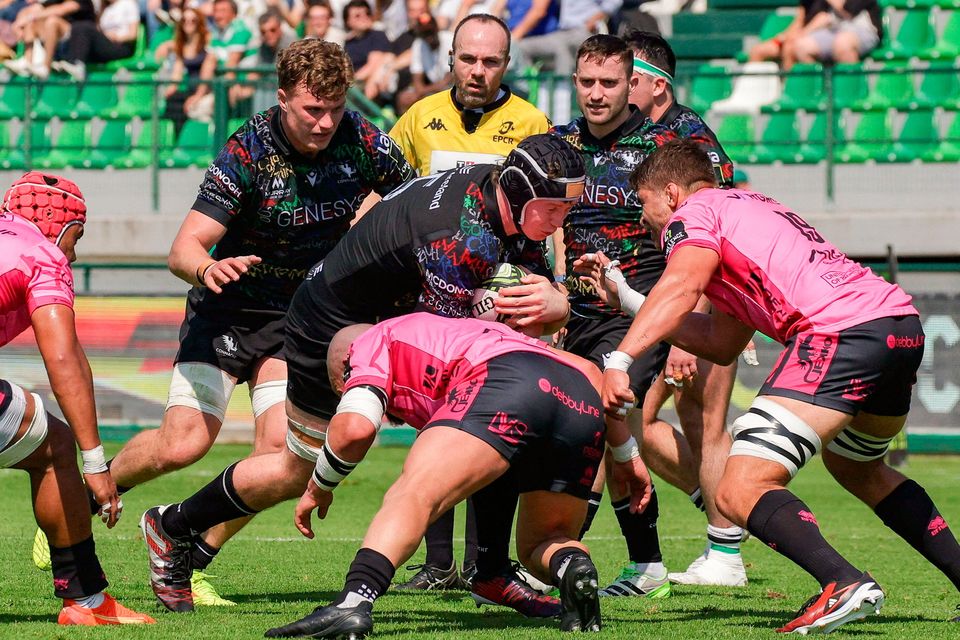 Connacht's Darragh Murray in action against Benetton's Simone Ferrari (left) and Eli Snyman of during the EPCR Challenge Cup quarter-final  in Treviso, Italy. Photo: Roberto Bregani/Sportsfile