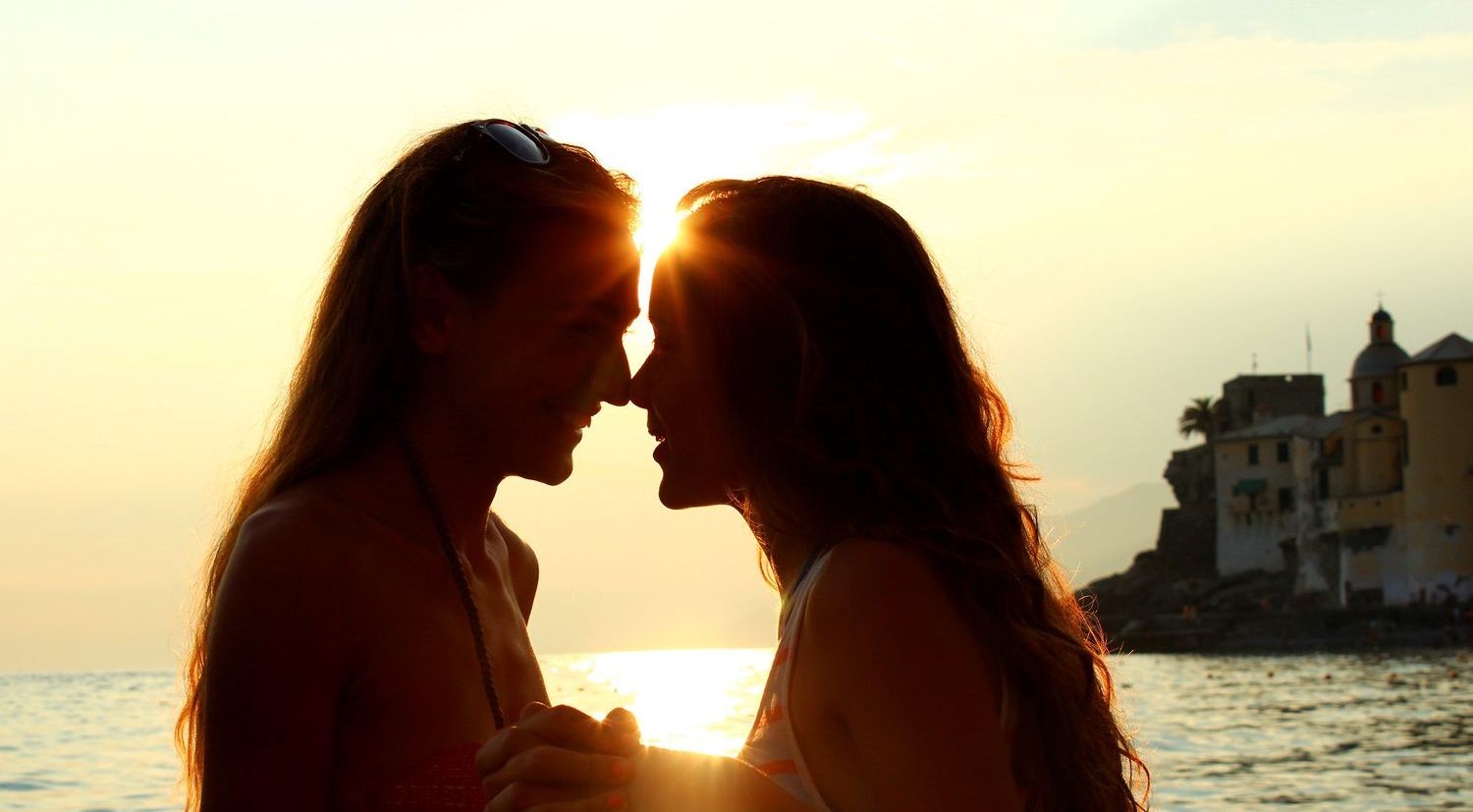 Pretty Naked Beach Lesbians - Women are either bisexual or gay but 'never straight' psychologist suggests  | Independent.ie