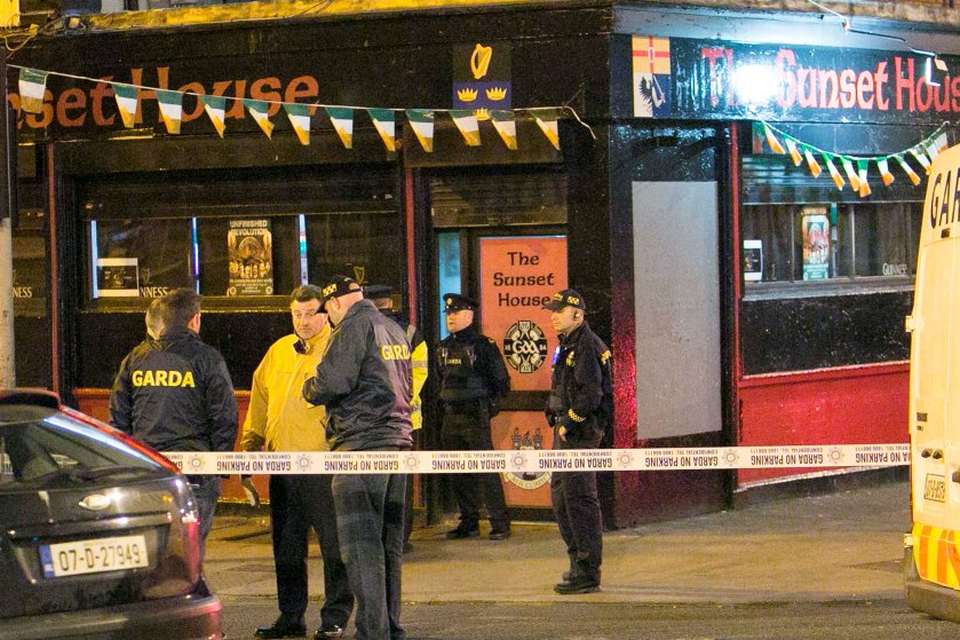 Members of the Gardai attend the scene of the shooting of Michael Barr at the Sunset House Pub in Ballybough, Dublin.
Photo: Gareth Chaney Collins