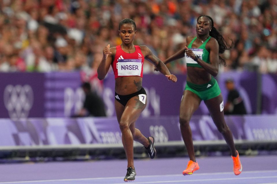 Rashida Adeleke et Salwa Eid Nasser de Bahreïn lors des demi-finales du 400 mètres aux Jeux olympiques de Paris. Photo : Reuters