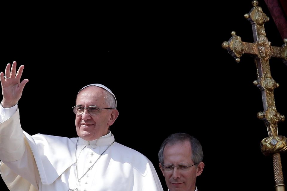 Pope Francis delivers the Urbi et Orbi benediction at the end of the Easter Mass in Saint Peter's Square at the Vatican March 27, 2016. REUTERS/Max Rossi