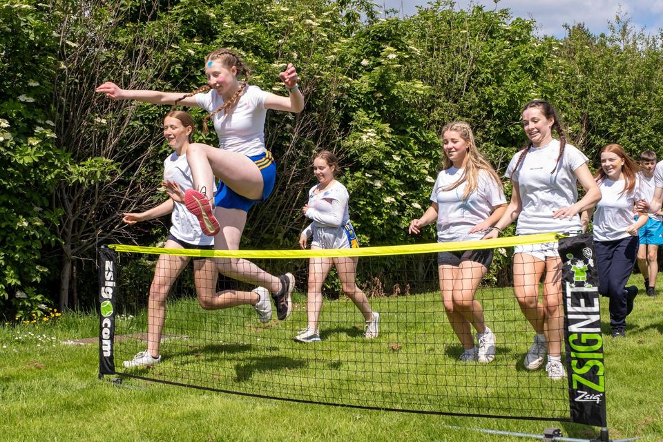 Katie Curran, Hazel De Róiste, Aoibheann Heaney, Éanna Buck, Lily May Moore and Camille Ní hIfearnáin, at the Coláiste Ráithín 4th Year Fundraiser for Bray Lakers. Photo: Leigh Anderson.