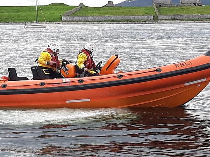 Lifeboat launched after clothing left for several hours on shoreline in Rosses Point