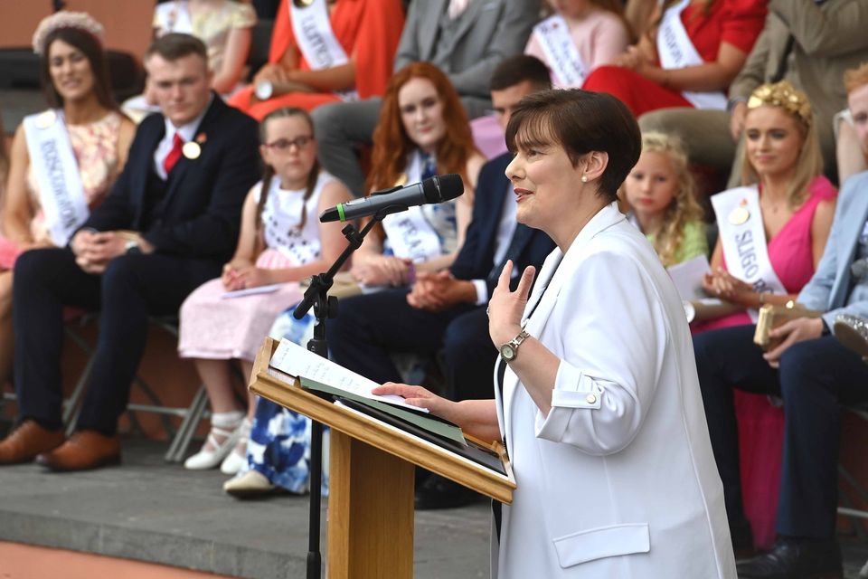 La Ministra de Educación, Norma Foley TD, en la recepción cívica de Keys Island organizada por el Consejo del Condado de Kerry. Foto de Dominic Walsh.