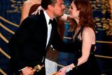 thumbnail: Leonardo DiCaprio receives the Oscar for Best Actor for the movie "The Revanant"  from Julianne Moore at the 88th Academy Awards in Hollywood, California February 28, 2016.   REUTERS/Mario Anzuoni