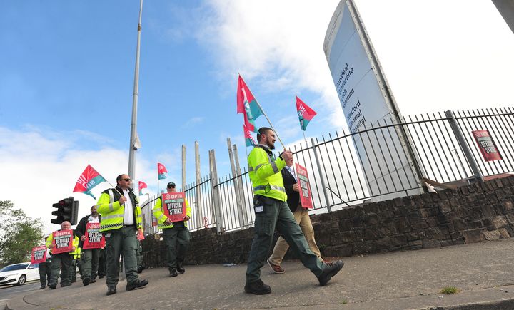 ‘We want to be out there responding to calls’ – Wexford ambulance workers voice frustrations from the picket line