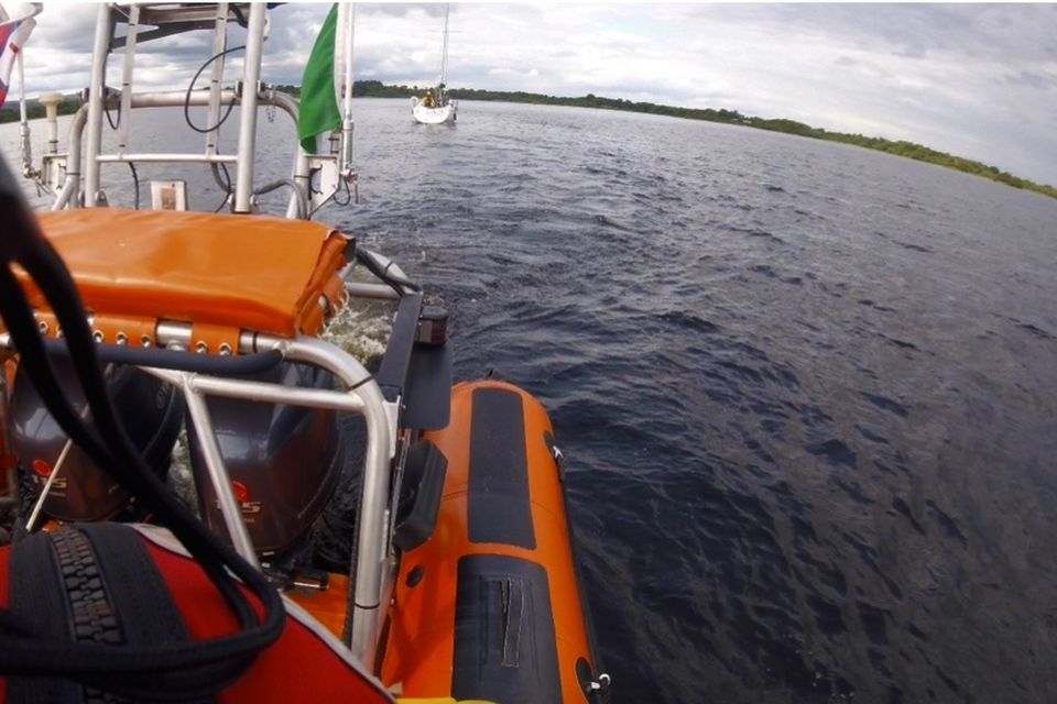 Lough Derg RNLI assisted the pleasure vessel.