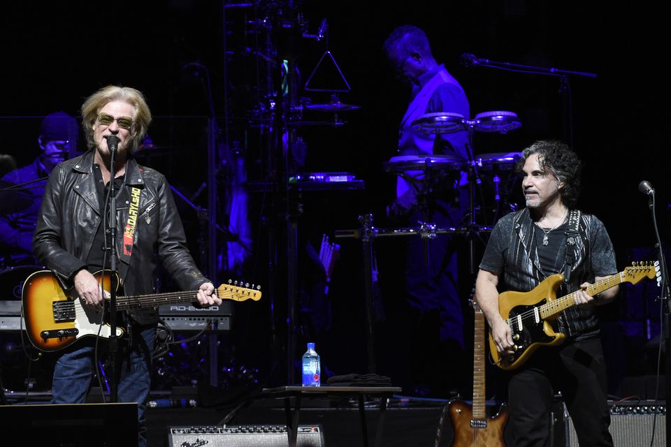 Daryl Hall and John Oates of Hall & Oates perform in 2017 in Sacramento, California. Photo: Getty