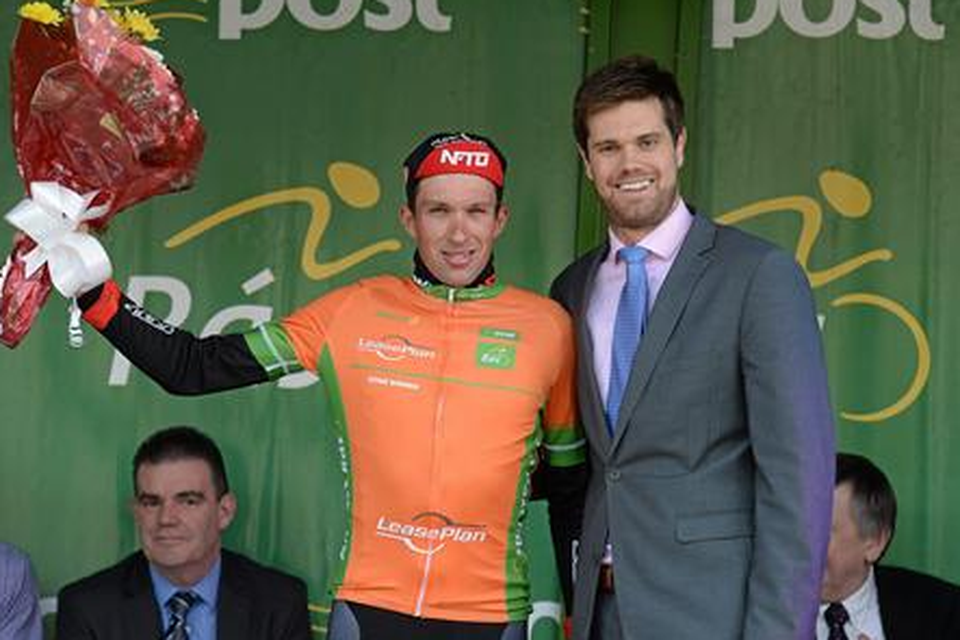 Ian Bibby, NFTO, after receiving The LeasePlan Stage Jersey from John Trevor McVeagh yesterday (Paul Mohan / SPORTSFILE)