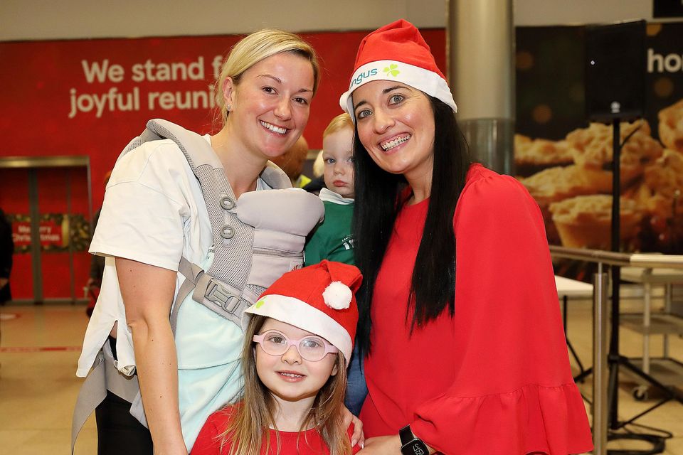 Eva Dolan and her daughter Isla [4] from Galway pictured with sister-in-law sister Roisin Glynn and her son Noah [15 months] after they arrived home from Miami for Christmas. Picture: Frank McGrath