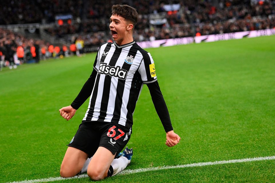 Teenager Lewis Miley nets first goal as Newcastle overcome 10-man Fulham | Independent.ie