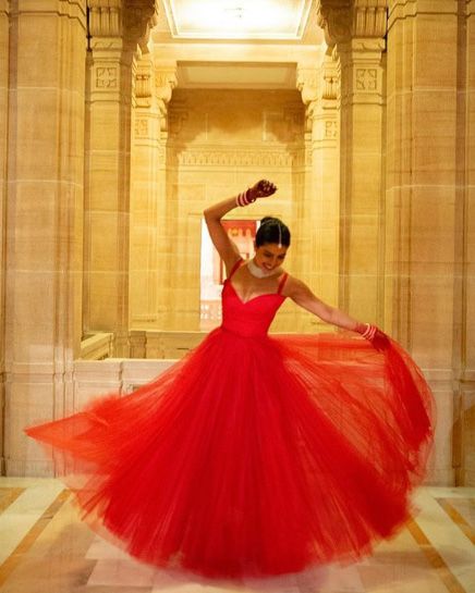 Priyanka chopra sales red wedding gown