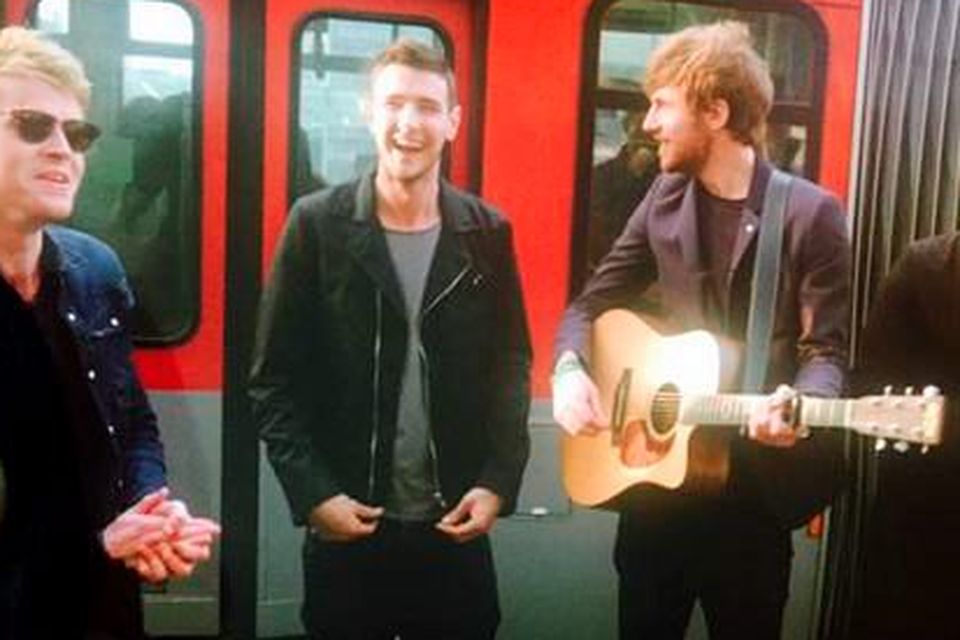 Courtney Cox tweeted a pic of Kodaline from new video Love Will Set You Free