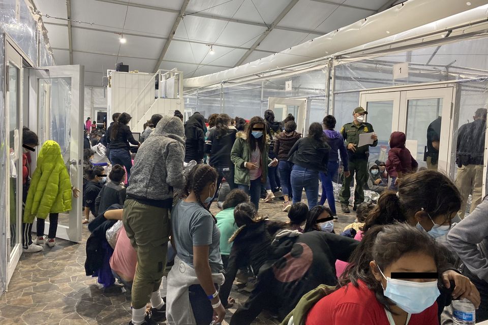 Migrants crowd a makeshift room at a US immigration processing centre in Donna, Texas. Photo: Reuters