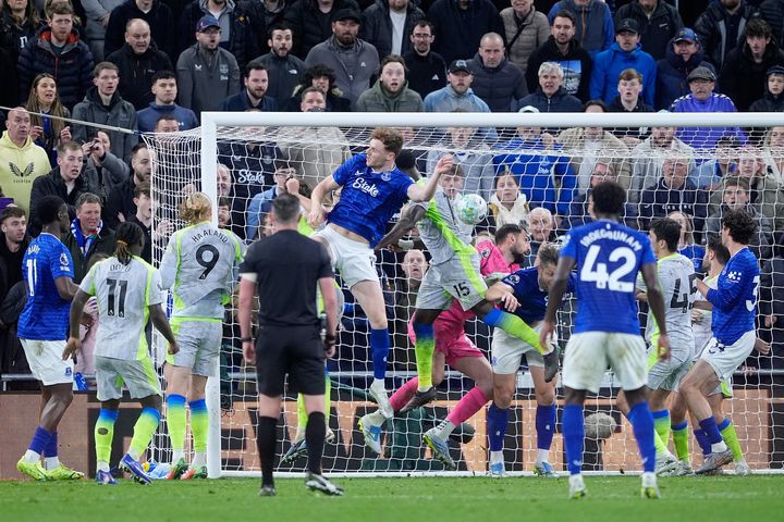 Jake O’Brien on target as Everton dent Manchester City’s title push to give Arsenal initiative