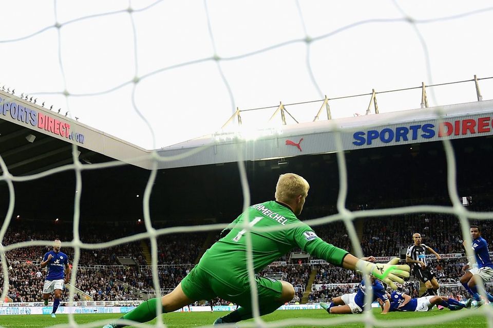 Newcastle player Gabriel Obertan (r) scores the opening goal past Kasper Schmeichel during the Barclays Premier League match between Newcastle United and Leicester City