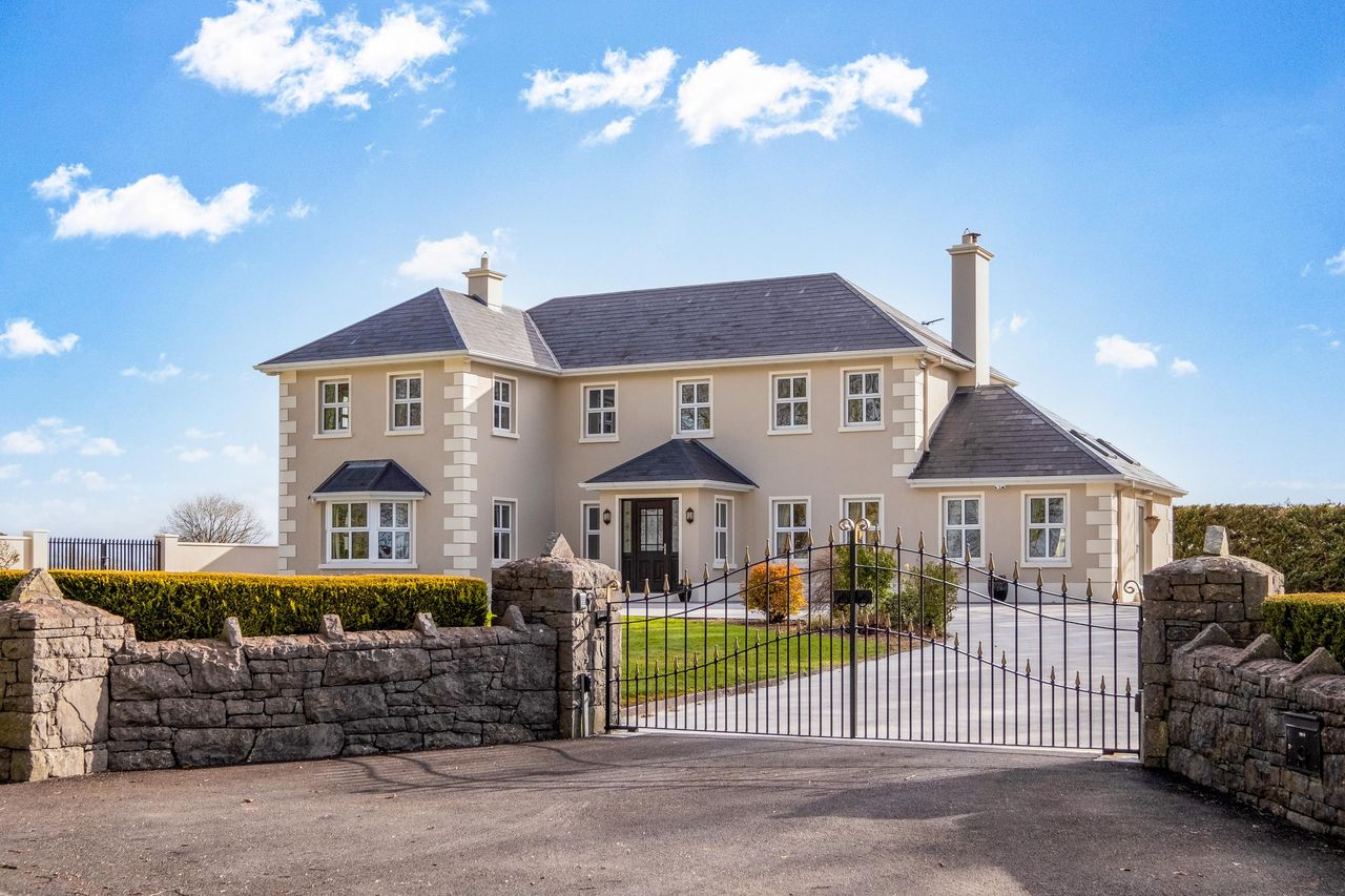 See inside the mansion on 36ac of ‘topquality’ Galway ground that’s on