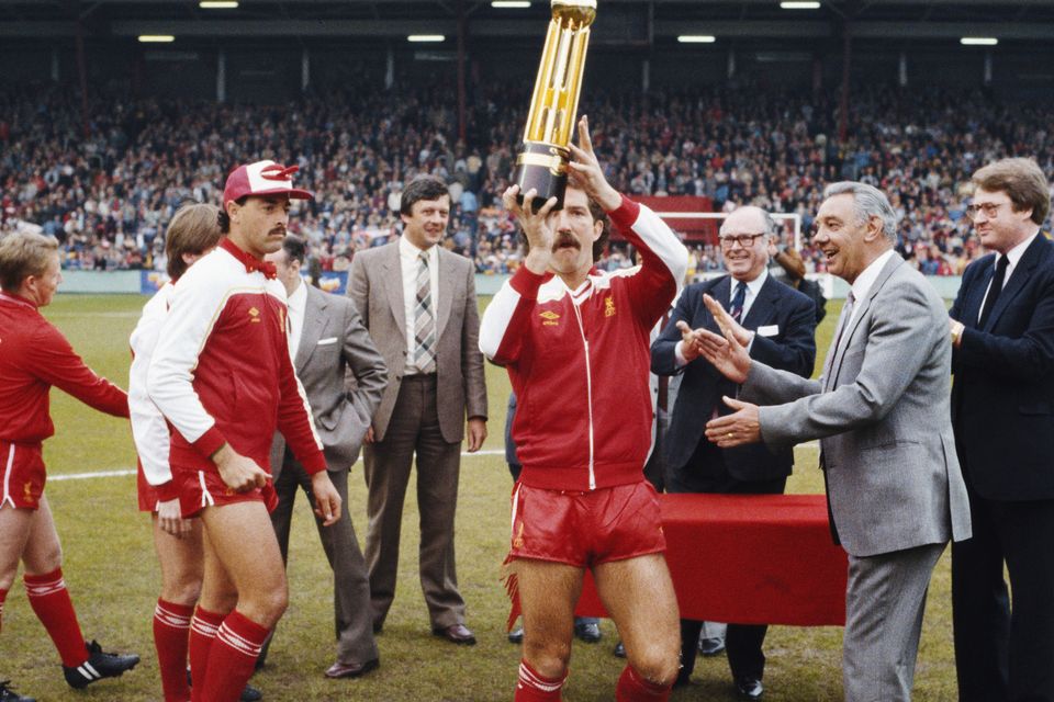 Liverpool manager Joe Fagan (2nd r) applauds as captain Graeme Souness lifts the First Division Trophy for the 1983/84 season at Anfield before they went on to beat Roma in the European Cup final. (Photo by Mike Powell/Allsport/Getty Images)