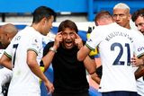 thumbnail: Tottenham Hotspur manager Antonio Conte talks to Son Heung-min and Dejan Kulusevski during the match against Chelsea last August. Photo: Reuters
