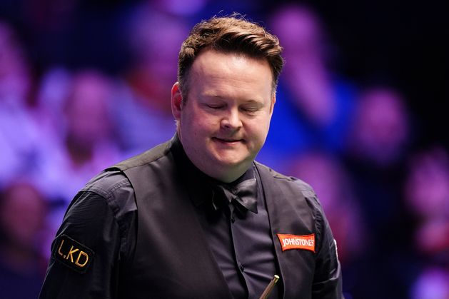 視聴: 「そこ以外ならどこでも!」 – ショーン・マーフィーの147入札は、マスターズ勝利中にスヌーカー行為を行った後沈没した