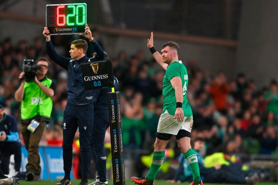 Peter O’Mahony waves to the fans after he was replaced by Jack Conan on 64 minutes. Photo: Sportsfile