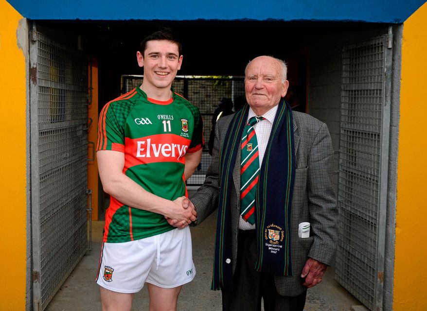 Mayo's Conor Loftus celebrates with his grand uncle and former GAA President Dr Mick Loftus after winning the U-21 All-Ireland Championship final in 2016. Photo: Piaras Ó Mídheach/SPORTSFILE