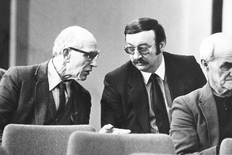 Detective Sergeant Gerry O'Carroll, right, prior to taking the witness box on his last day of evidence at the Kerry Babies Joanne Hayes Tribunal in 1985. Photo: Eamonn Farrell/RollingNews.ie