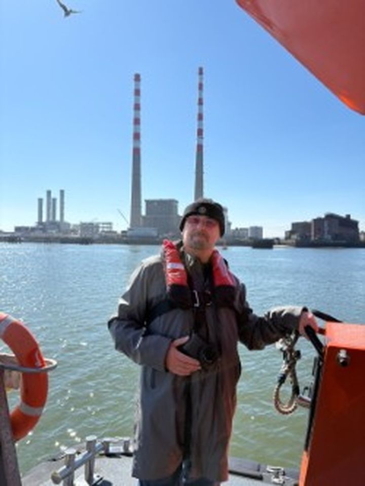 Oasis guitarist Bonehead given ‘behind-the-scenes’ tour of Dublin Port