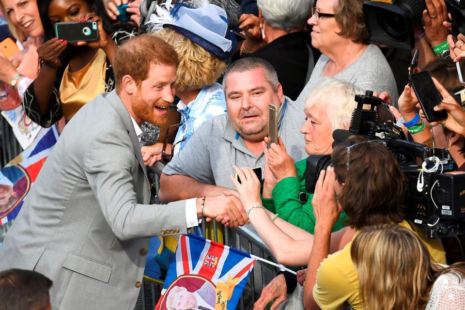 Britain's Prince Harry greets wellwishers outside Windsor Castle ahead of his wedding to Meghan Markle tomorrow, in Windsor, Britain, May 18, 2018. REUTERS/Dylan Martinez