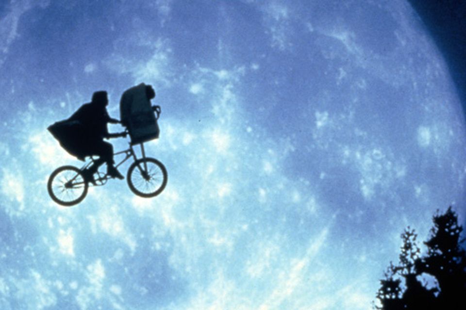 ET s moon cycle voted the most memorable movie scene from 100 years of film Irish Independent