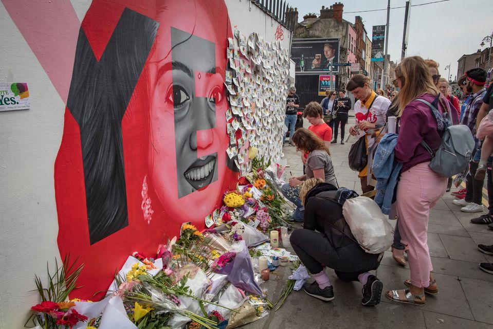 26/5/18 People come to pay tribute at the mural of Savita Halappanavar on Richmond street south in Dublin. Picture:Arthur Carron