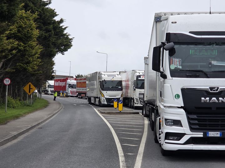 Food trucks allowed pass Rosslare fuel protest blockade as local schools start planning for Monday disruption