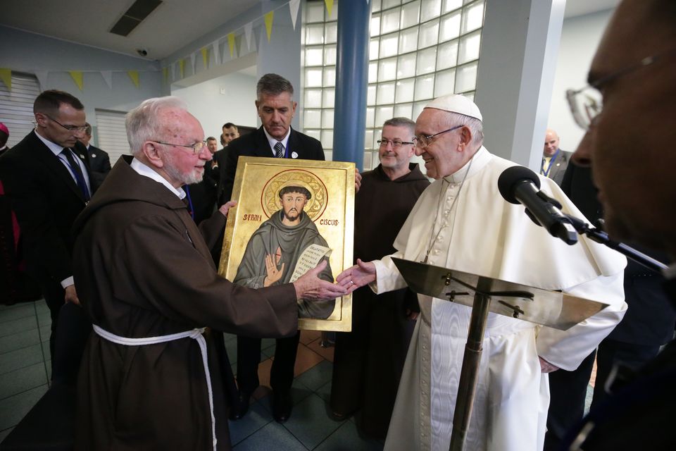 A presentation is make to Pope Francis by Br Kevin Crowley (left) and Fr Sean Donohoe, at the Capuchin Day Centre on Bowe Street in Dublin. Photo: Maxwells