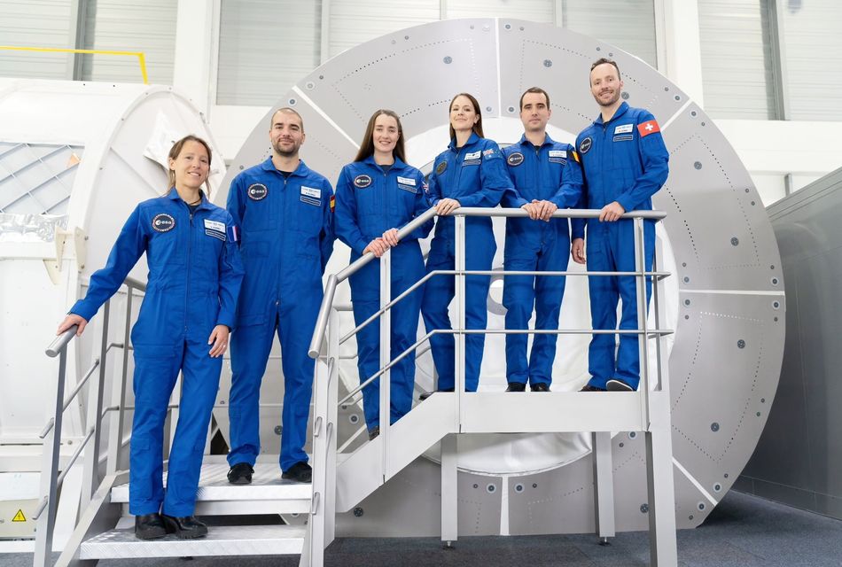 La astronauta de Belfast Rosemary Cogan con sus colegas de la Agencia Espacial Europea.