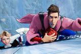 thumbnail: Spider-man's love interest Gwen Stacey (voiced by Hailee Steinfeld) and Miguel O'Hara (voiced by Oscar Isaac). Photo: Sony Pictures Animation