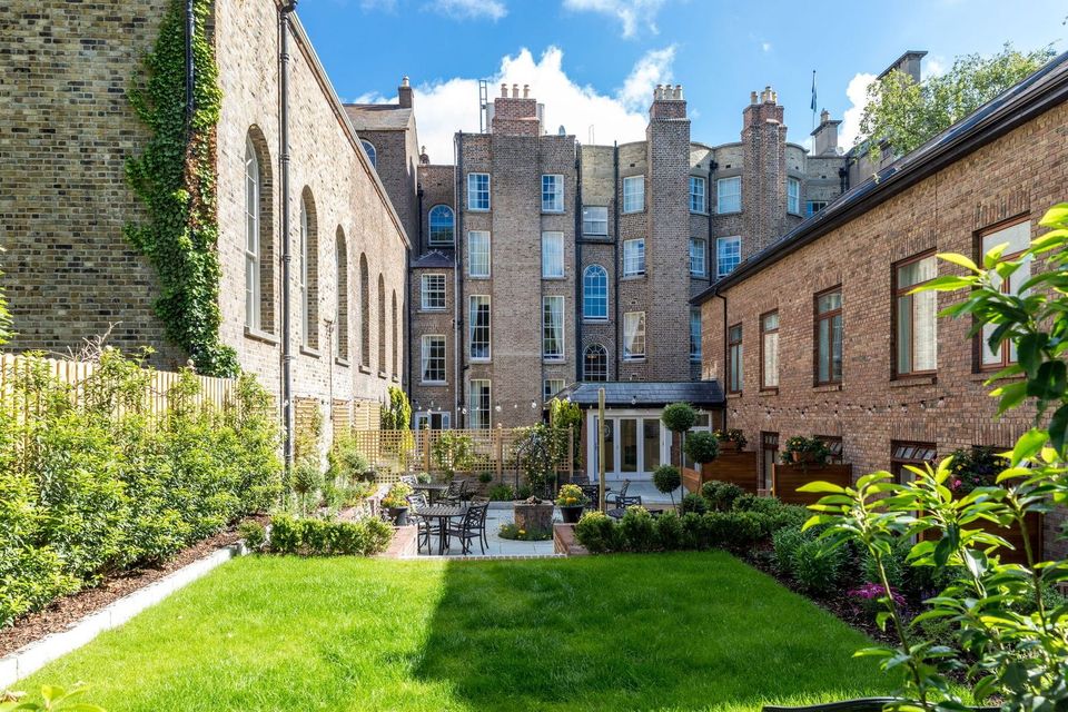 The garden at Staunton's on the Green in Dublin
