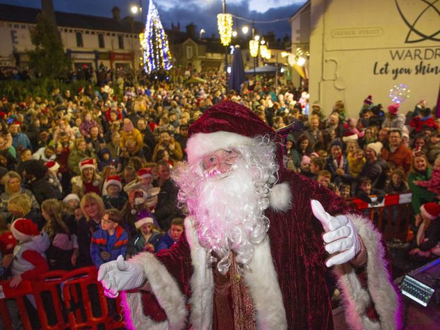 See photos as Santa turns on Wicklow town Christmas lights