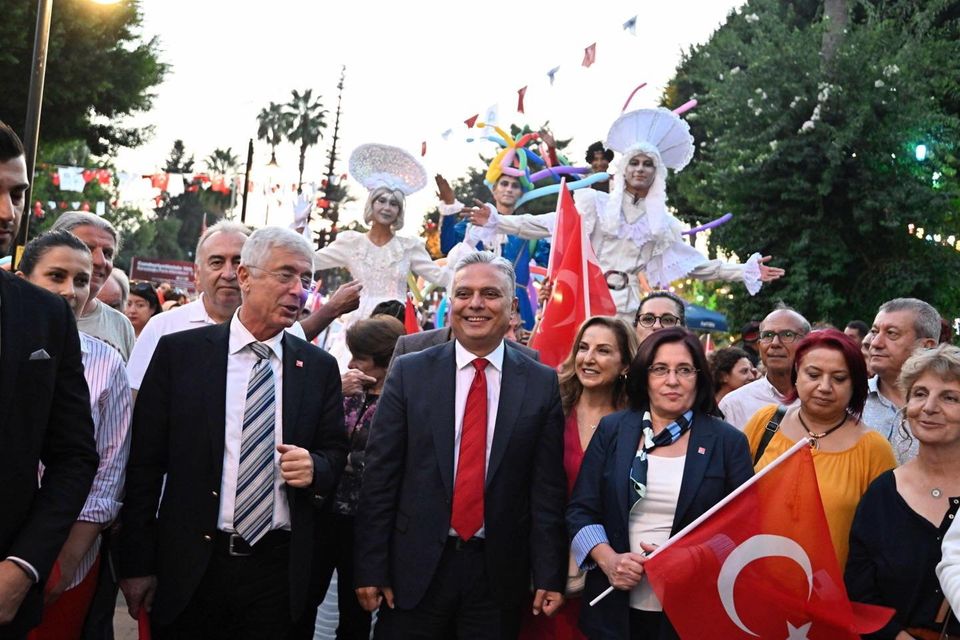 Türkiye'de antik kent festivalini kutlayın.