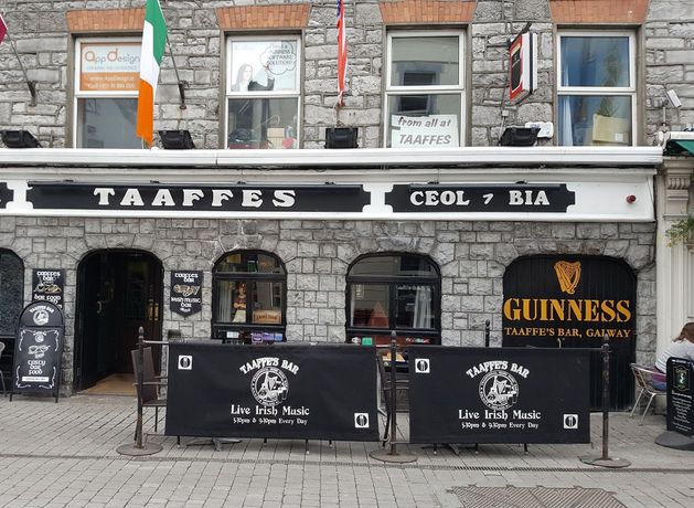 Student wins second chance at Galway pub with viral handwritten note apologising for 'idiotic' antics