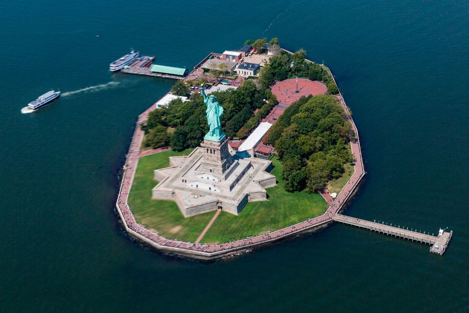 Statue liberty and Ellis Island. Photo: Deposit