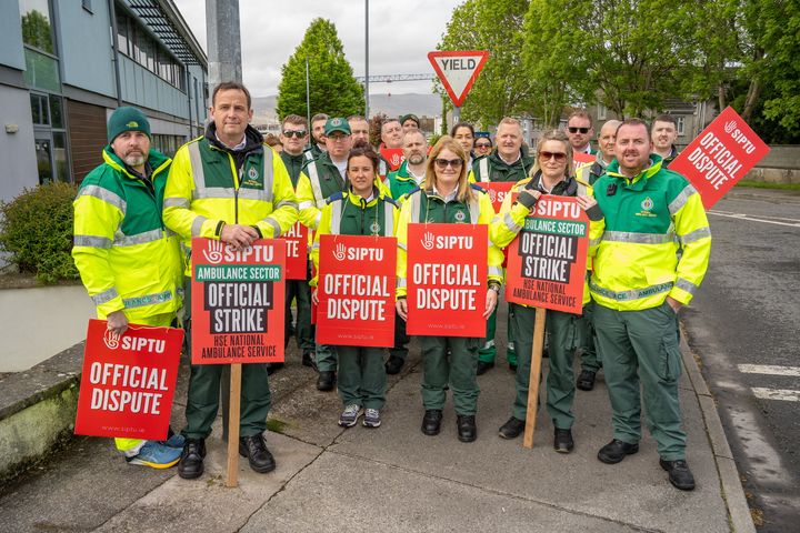 Kerry paramedics ‘deeply regret’ being on the picket line but have no choice