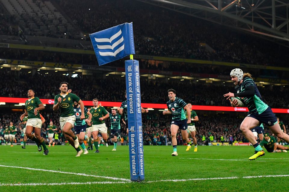 5 November 2022; Mack Hansen of Ireland on the way to scoring his side's second try during the Bank of Ireland Nations Series match between Ireland and South Africa at the Aviva Stadium in Dublin. Photo by Seb Daly/Sportsfile